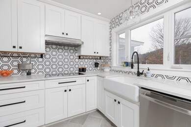 60 Charles St, White River Junction, VT 05001 - photo 4