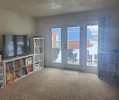LIVING ROOM/DINING ROOM COMBO