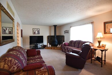 4812 N Sturdevant St, Davenport, IA 52806 - photo 2