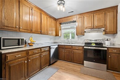 210 Azalea Dr, Smithfield, VA 23430 - photo 2