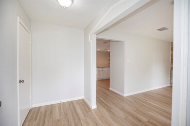 3724 Laura Leigh Dr, Friendswood, TX 77546 - photo 5