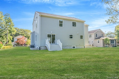 817 Pond View Rd, Riverhead, NY 11901 - photo 5