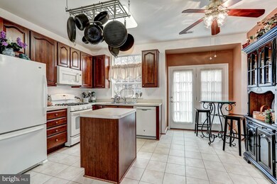 12427 Selkirk Cir, Bristow, VA 20136 - photo 2