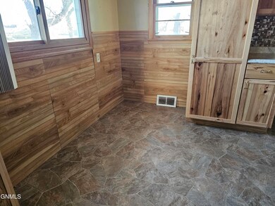 Kitchen dining area