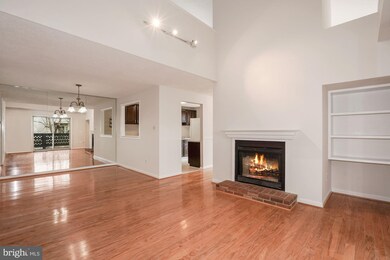 10018 Oakton Terrace Rd, Oakton, VA 22124 - photo 6