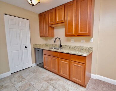 360 Newport Ln unit C1, Bartlett, IL 60103 - photo 4
