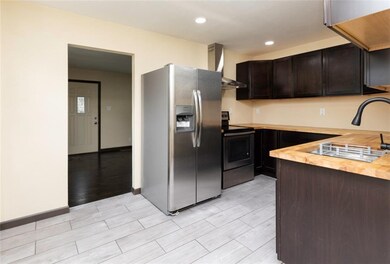 2635 Maple St, Des Moines, IA 50317 - photo 3