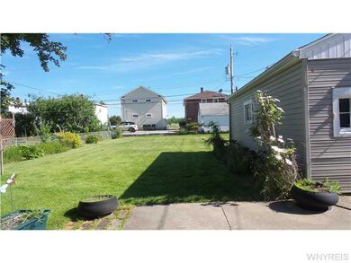 Garage Part fenced deep lot