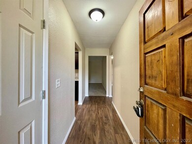 8041 - ENTRYWAY