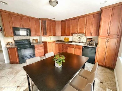 17 Overlook St, Whitinsville, MA 01588 - photo 4