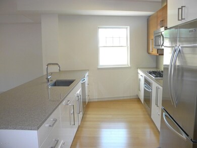 382 Greenwich Ave unit 3, Greenwich, CT 06830 - photo 3