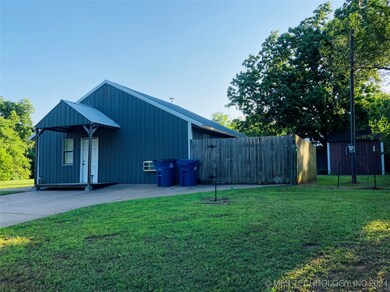 102 W Cypress St, Cushing, OK 74023 - photo 2