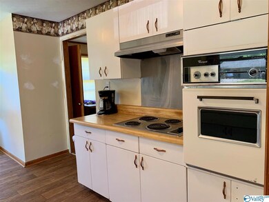 123 Sherwood Dr, Rainbow City, AL 35906 - photo 5