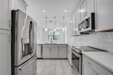 Upgraded kitchen appliances, countertop and backpl