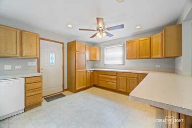 749 Foran Ln, Aurora, IL 60506 - photo 6