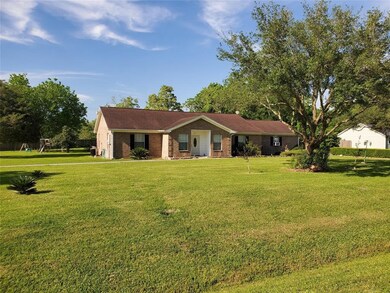 2626 W Dumble St, Alvin, TX 77511 - photo 4