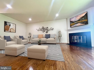 10406 Parthenon Ct, Bethesda, MD 20817 - photo 6