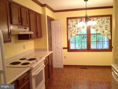 10707 Eden Brook Dr, Spotsylvania, VA 22553 - photo 4