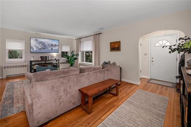 Living Room Bright & Spacious Features Hardwood Fl