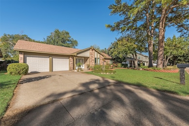 1719 Princeton Dr, Arlington, TX 76015 - photo 2