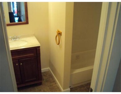 878 Worthington St unit 1R, Springfield, MA 01105 - photo 4