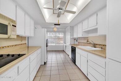 10626 W Edgewood Dr-13