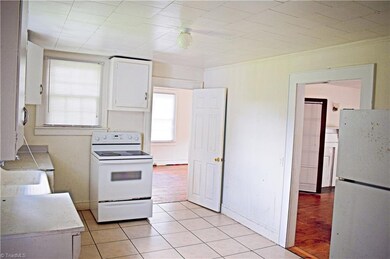 490 Mcdermott St, Asheboro, NC 27205 - photo 3