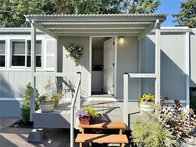 Maintenance-free composite decking