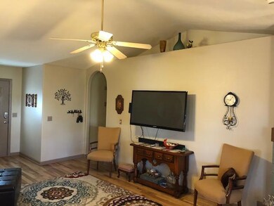 Vaulted Ceiling in LR Nixa MO