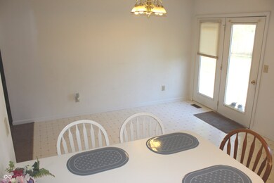 Kitchen/ Dining Area