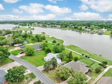 209 Kiowa Dr N, Gainesville, TX 76240 - photo 2