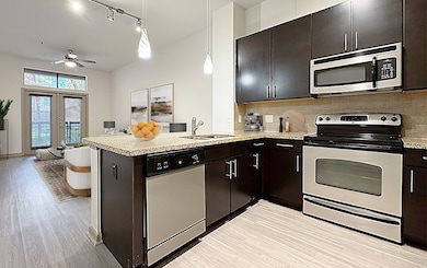 306 Mcgowen St unit 2404, Houston, TX 77006 - photo 2