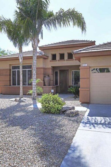 Entry 617 E Parkview
