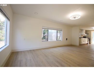 1860 30th St, Florence, OR 97439 - photo 5