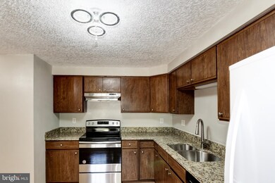 9408 Lost Trail Way, Potomac, MD 20854 - photo 5