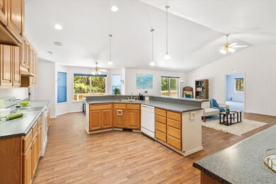 1281 N Pinnon Rd, Grants Pass, OR 97526 - photo 3