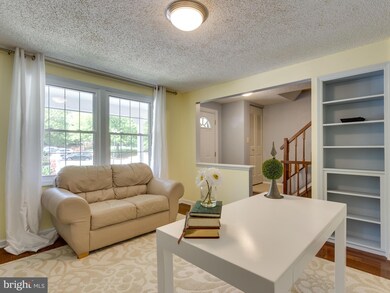 8655 Bent Arrow Ct, Springfield, VA 22153 - photo 3