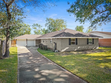 9715 Greenwillow St, Houston, TX 77096 - photo 2