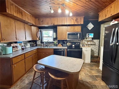 405 N Vine St, Nokomis, IL 62075 - photo 6