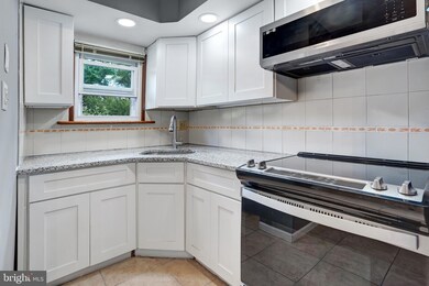 451 La Cascata, Clementon, NJ 08021 - photo 2