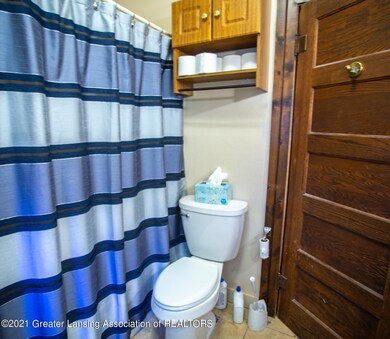 910 W Lenawee Bathroom