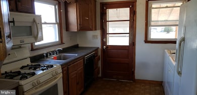 715 Dorsey Ave, Essex, MD 21221 - photo 6