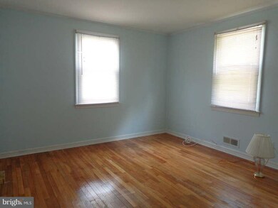 8711 Jenifer Rd, Parkville, MD 21234 - photo 5