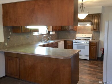 925 E Elsinore St, Othello, WA 99344 - photo 7