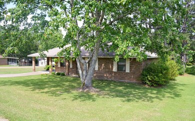 606 Maxine Ave, McComb, MS 39648 - photo 3