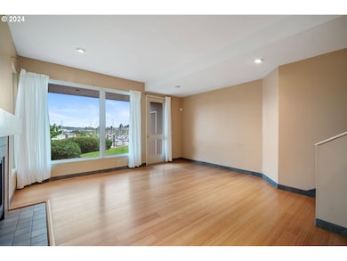 549 N Tomahawk Island Dr unit 1, Portland, OR 97217 - photo 7