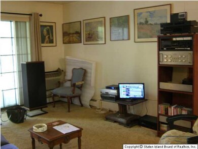 19 Donna Ct unit 8, Staten Island, NY 10314 - photo 3