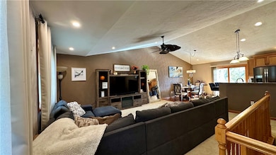 SPACIOUS 18X17 LIVING ROOM! OPEN FLOOR PLAN WITH VAULTED CEILING!