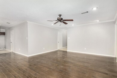16203 Barcelona Dr, Friendswood, TX 77546 - photo 4