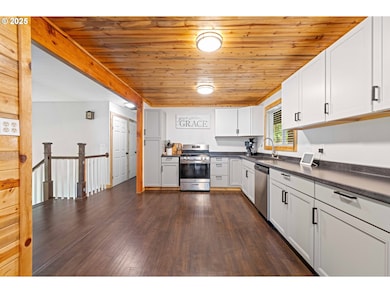 1101 E 15th St, Coquille, OR 97423 - photo 6